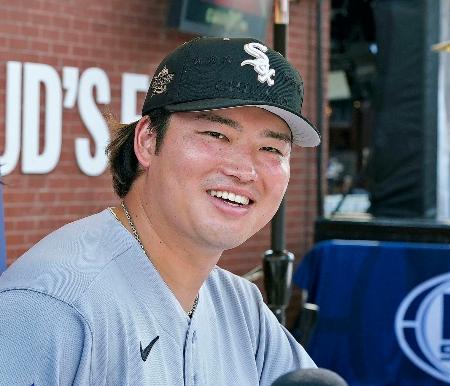 オールスター戦の前日、笑顔で取材に応じるホワイトソックス・村上=フィラデルフィア(共同)