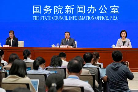 中国のＧＤＰ速報値などを発表する国家統計局の記者会見＝１５日、北京（共同）