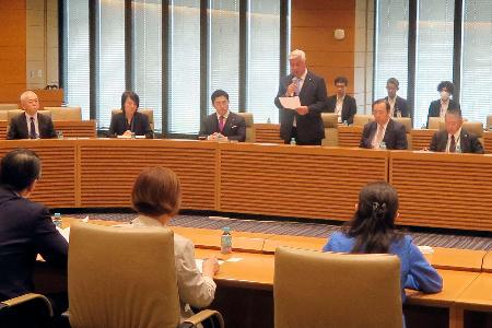 国会内で開かれた退職自衛官らの支援強化策を考える超党派の議員連盟の初会合＝１６日午前