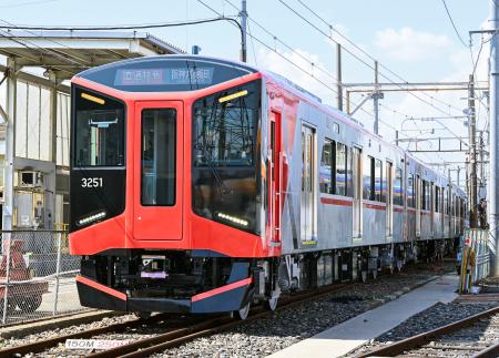 阪神電鉄が２０２７年春に導入予定の新型車両「３０００系」（同社提供）