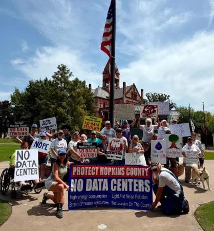米団体ヒューマンズ・ファーストが１８日にＸ（旧ツイッター）に投稿した、データセンター建設への抗議運動の写真（共同）