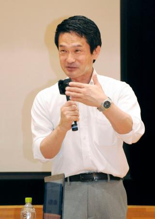 対話集会に出席した中道改革連合の小川代表=20日午後、香川県小豆島町