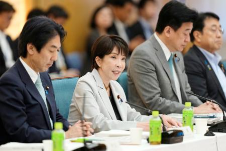 経済財政諮問会議と日本成長戦略会議の合同会議で発言する高市首相（左から２人目）＝２１日午前、首相官邸