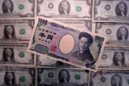 円とドルの紙幣（ロイター＝共同）