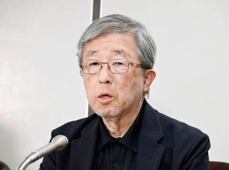記者会見する飯村豊さん＝２２日午後、東京・霞が関の司法記者クラブ