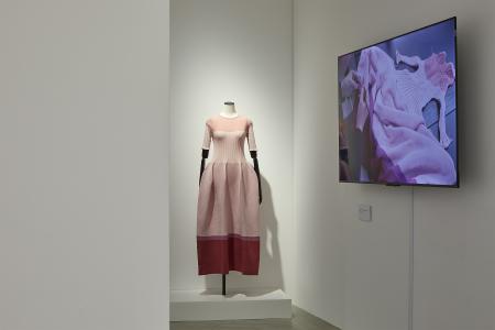 　ピンク色をベースにしたＣＦＣＬ「Ｐｅｒｓｏｎａｌ　Ｅｄｉｔｉｏｎ」のワンピース＝東京・表参道（提供写真）