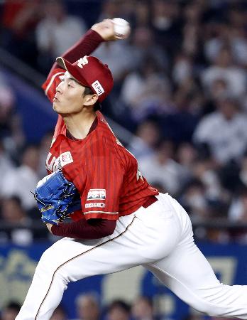 ７回に登板し、プロ初勝利を挙げた楽天・九谷＝ＺＯＺＯマリン