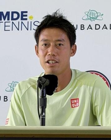 記者会見する男子テニスの錦織圭＝２６日、米ワシントン（共同）