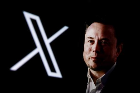 Ｘのロゴとイーロン・マスク氏（ゲッティ＝共同）