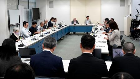 長崎原爆資料館の運営審議会＝２８日午後、長崎市