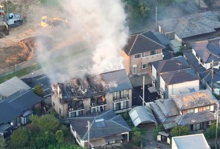 熊本県宇城市で発生した火災＝２８日午後６時４８分