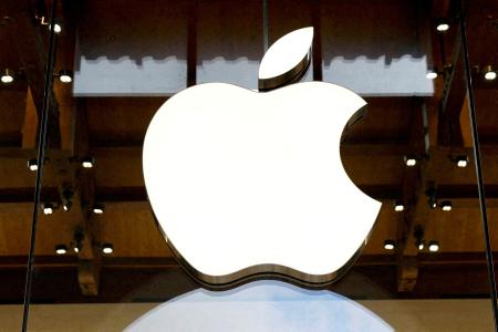 米アップルのロゴ＝２０２５年４月、パリ（ロイター＝共同）