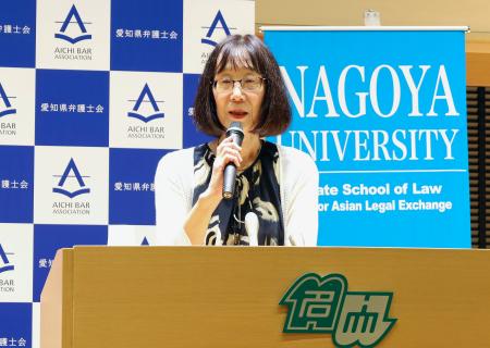 名古屋大での講演後、取材に応じる国際刑事裁判所所長の赤根智子さん＝２９日午後、名古屋市