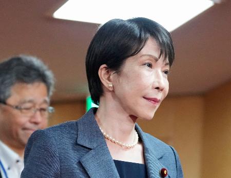 自民党の臨時役員会に臨む高市首相＝３０日午前、東京・永田町の党本部