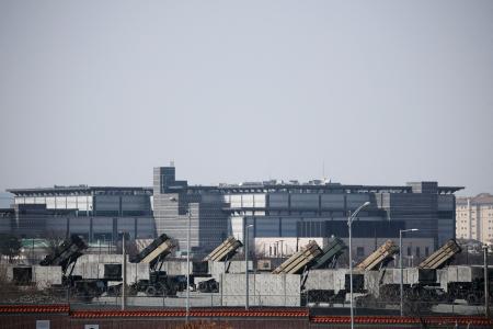 韓国・平沢の米軍基地にある米国製防空システム「パトリオット」＝３月１０日（ロイター＝共同）