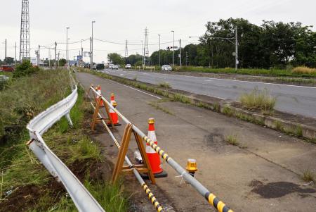 ２０２４年５月、家族３人が乗った車がトラックに衝突され死亡した事故現場＝群馬県伊勢崎市