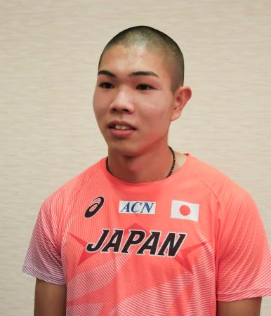 取材に応じる男子４００メートル障害の後藤大樹＝３１日、千葉県成田市