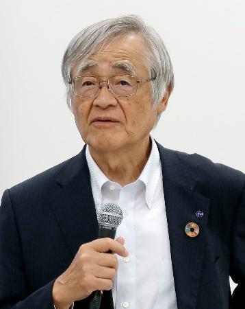 記者会見するエア・ウォーターの千歳喜弘社長＝３１日午後、大阪市