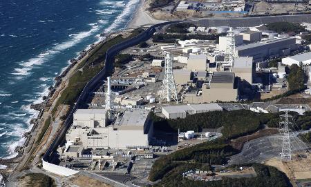 中部電力浜岡原発。手前が５号機＝１月、静岡県御前崎市