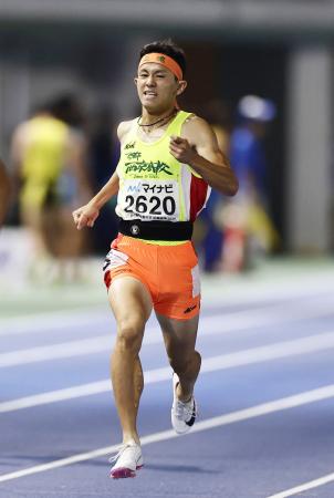 　男子４００メートル決勝（タイムレース）　力走する西京・奥村晃大＝平和堂ＨＡＴＯスタジアム