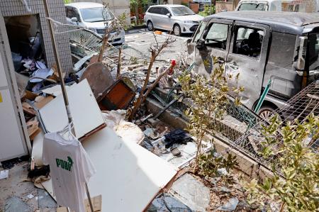 千葉県市川市のマンション爆発現場周辺＝１日午前１０時６分