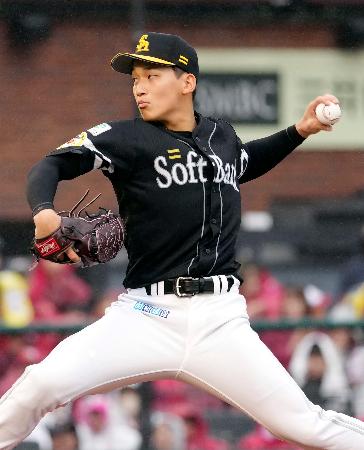 楽天戦に先発したソフトバンク・前田悠＝楽天モバイルパーク