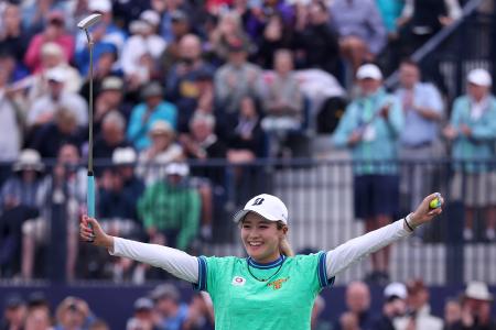 AIG全英女子オープンのプレーオフを制し、メジャー初優勝を果たした桑木志帆=2日、ロイヤルリザム・アンド・セントアンズGC(ゲッティ=共同)