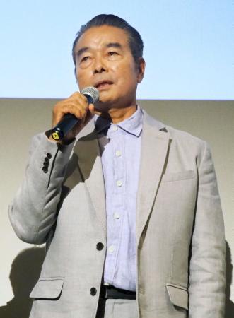 映画「温泉シャーク2 九州大決戦」のジャパンプレミア上映会で熊本への思いを語る勝野洋=東京都豊島区