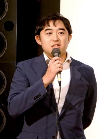 ドラマ「手塚治虫の戦争」の取材会であいさつする田島彰洋プロデューサー=東京都内