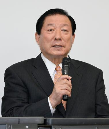 記者会見で改めて無罪を主張する亀岡偉民被告=6日午後、福島市