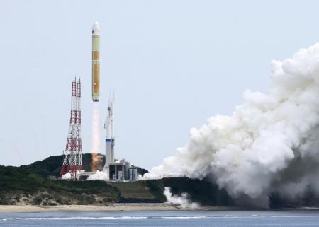 ６月、鹿児島県の種子島宇宙センターから打ち上げられるＨ３ロケット６号機