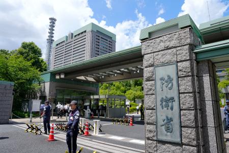 東京・市谷の防衛省＝７日午後
