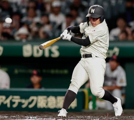 立正大淞南―長崎日大　２回表長崎日大１死二、三塁、小池が中前に先制２点打を放つ＝甲子園