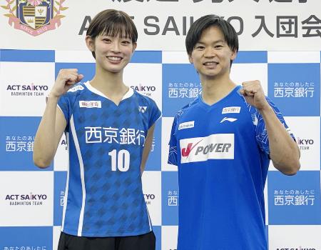 （左から）田口真彩、渡辺勇大＝４月