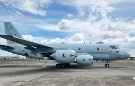 海賊対処活動などに派遣される海上自衛隊のＰ１哨戒機＝９日午前、神奈川県の厚木航空基地