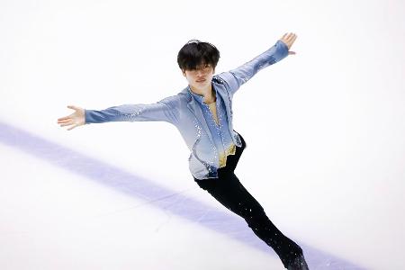 男子ショートプログラムで演技する吉岡希＝木下カンセーアイスアリーナ