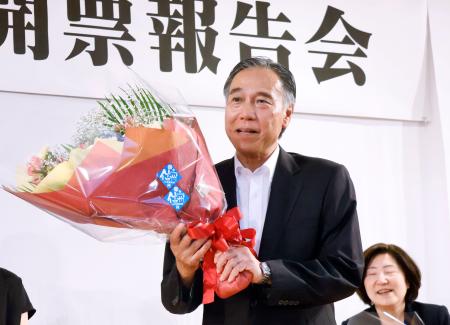 長野県知事選で５選を決めた阿部守一氏＝９日午後、長野市