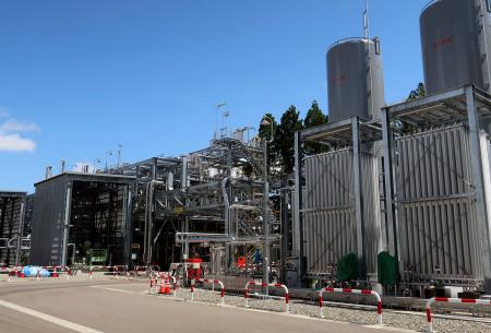 大阪ガスが公開したｅ―メタンの試験設備＝１０日午前、新潟県長岡市