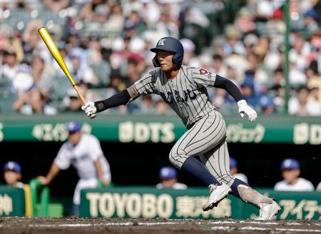 横手―敦賀気比　３回表敦賀気比１死二、三塁、辻琉が左前に適時打を放つ＝甲子園