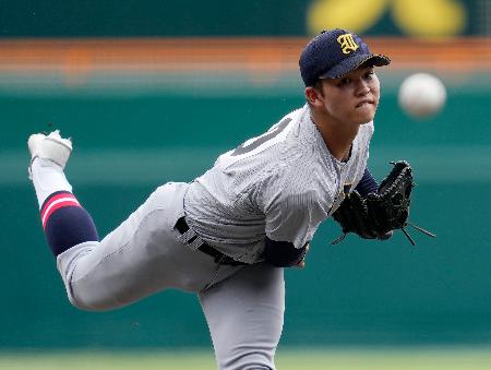 　花咲徳栄戦に先発した仙台育英・古川＝甲子園
