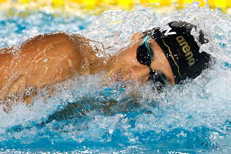 男子２００メートル自由形決勝で力泳する村佐達也。１分４４秒７６で４位だった＝アーバイン（共同）