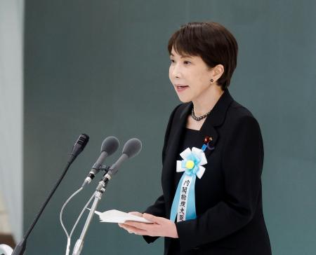 全国戦没者追悼式で式辞を述べる高市首相＝１５日午前１１時５４分、東京・日本武道館