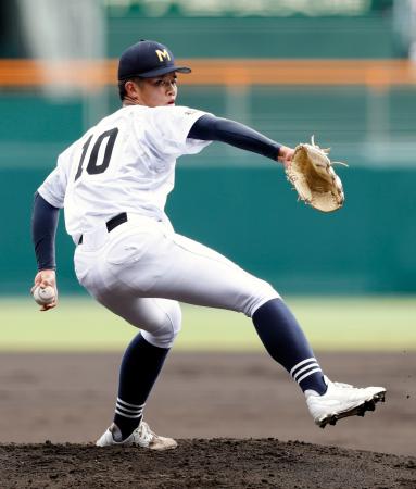 履正社戦に先発した三重・上田＝甲子園