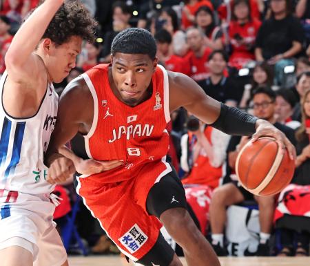 日本―韓国　第３クオーター、攻め込む八村＝有明アリーナ