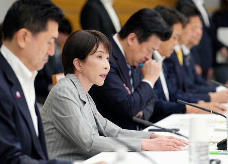 千葉豪雨の関係閣僚会議で発言する高市首相（左から２人目）＝１８日午後、首相官邸