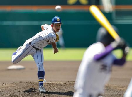天理戦に先発した健大高崎・佐藤=甲子園