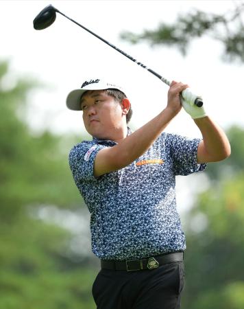 第１日、９アンダーで暫定首位の米沢蓮＝草津ＣＣ