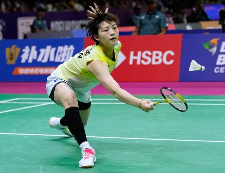 女子シングルス３回戦　カナダ選手と対戦する宮崎友花＝ニューデリー（ＡＰ＝共同）
