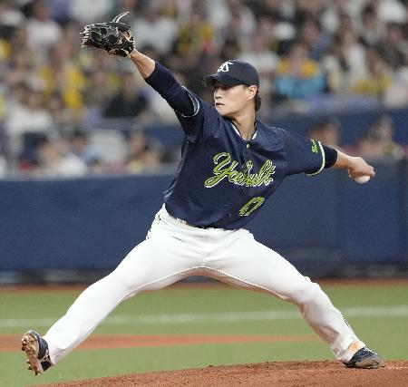 阪神戦に先発したヤクルト・高橋＝京セラドーム