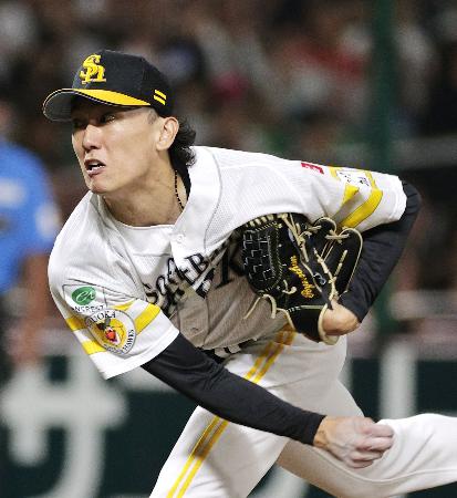 ８回１失点で１０勝目を挙げたソフトバンク・大津＝みずほペイペイドーム
